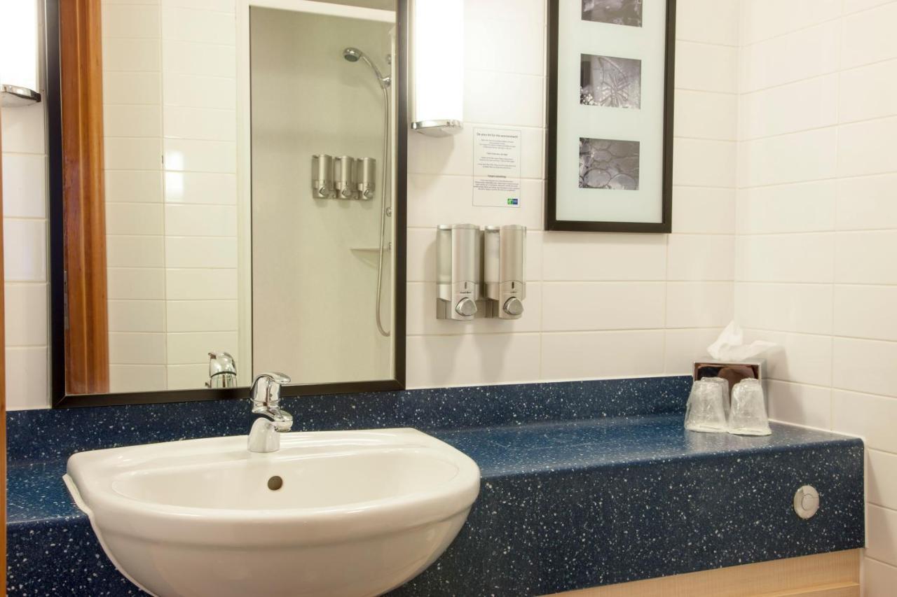 Holiday Inn Express Braintree By Ihg Εξωτερικό φωτογραφία