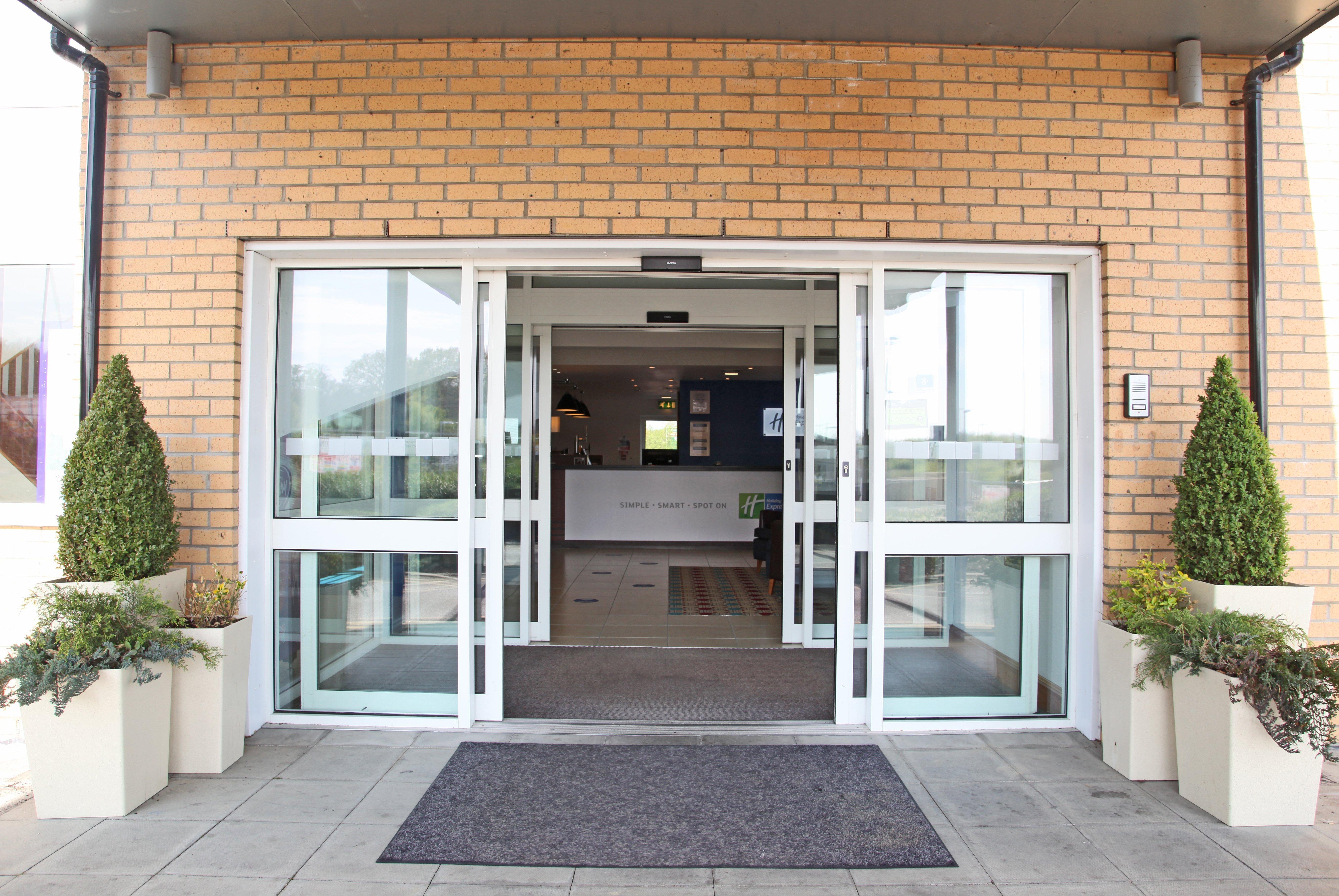 Holiday Inn Express Braintree By Ihg Εξωτερικό φωτογραφία