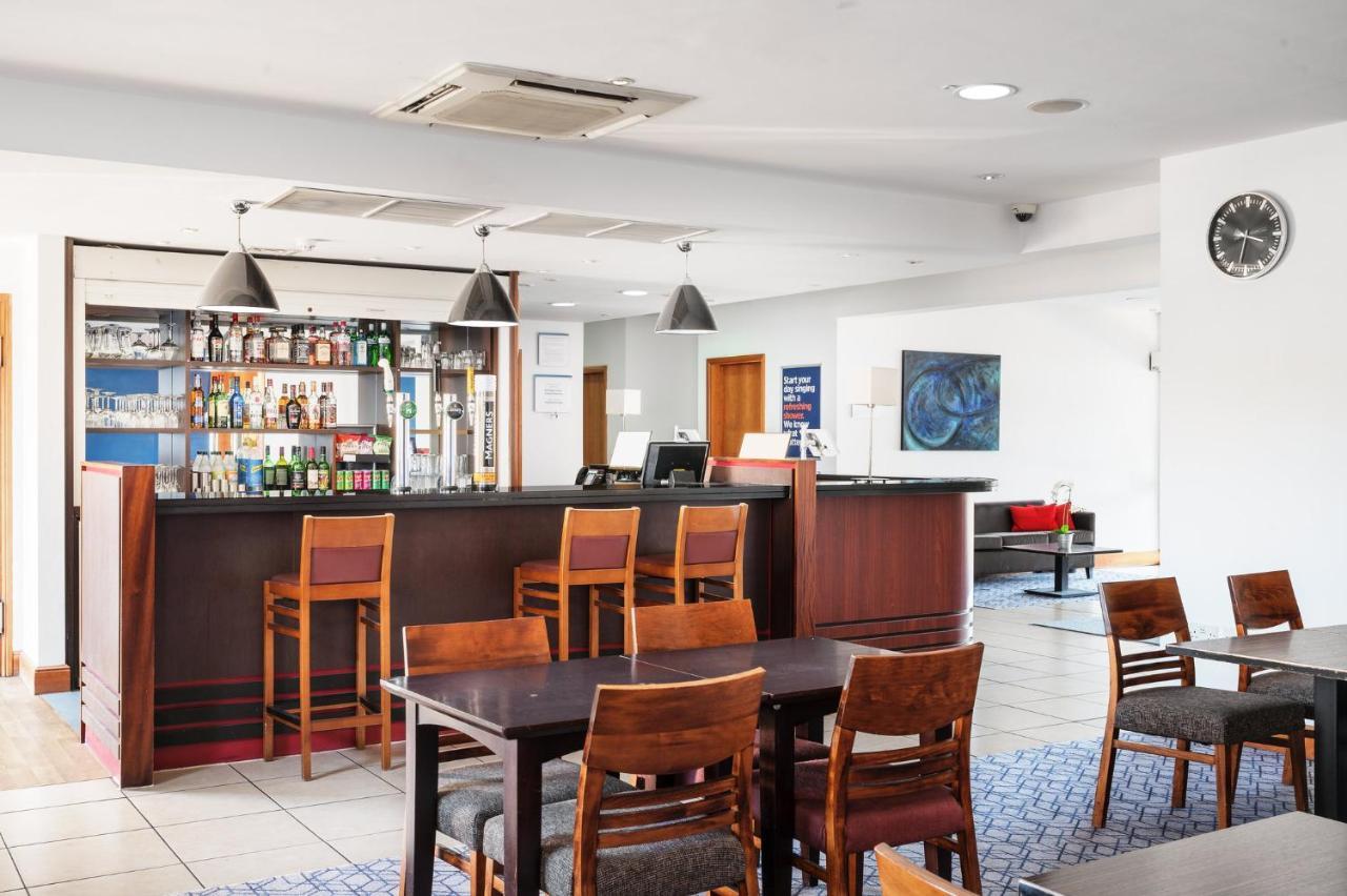 Holiday Inn Express Braintree By Ihg Εξωτερικό φωτογραφία
