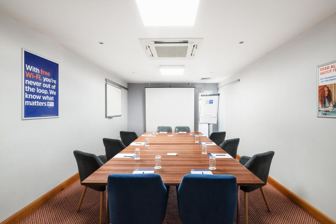 Holiday Inn Express Braintree By Ihg Εξωτερικό φωτογραφία
