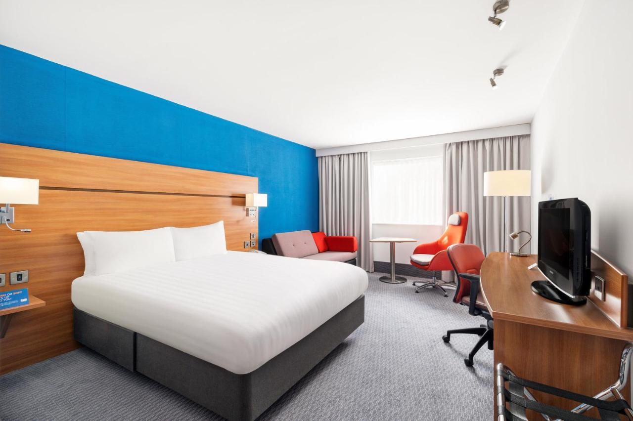 Holiday Inn Express Braintree By Ihg Εξωτερικό φωτογραφία