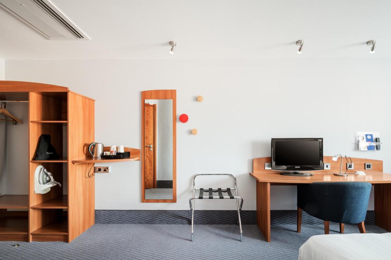 Holiday Inn Express Braintree By Ihg Εξωτερικό φωτογραφία